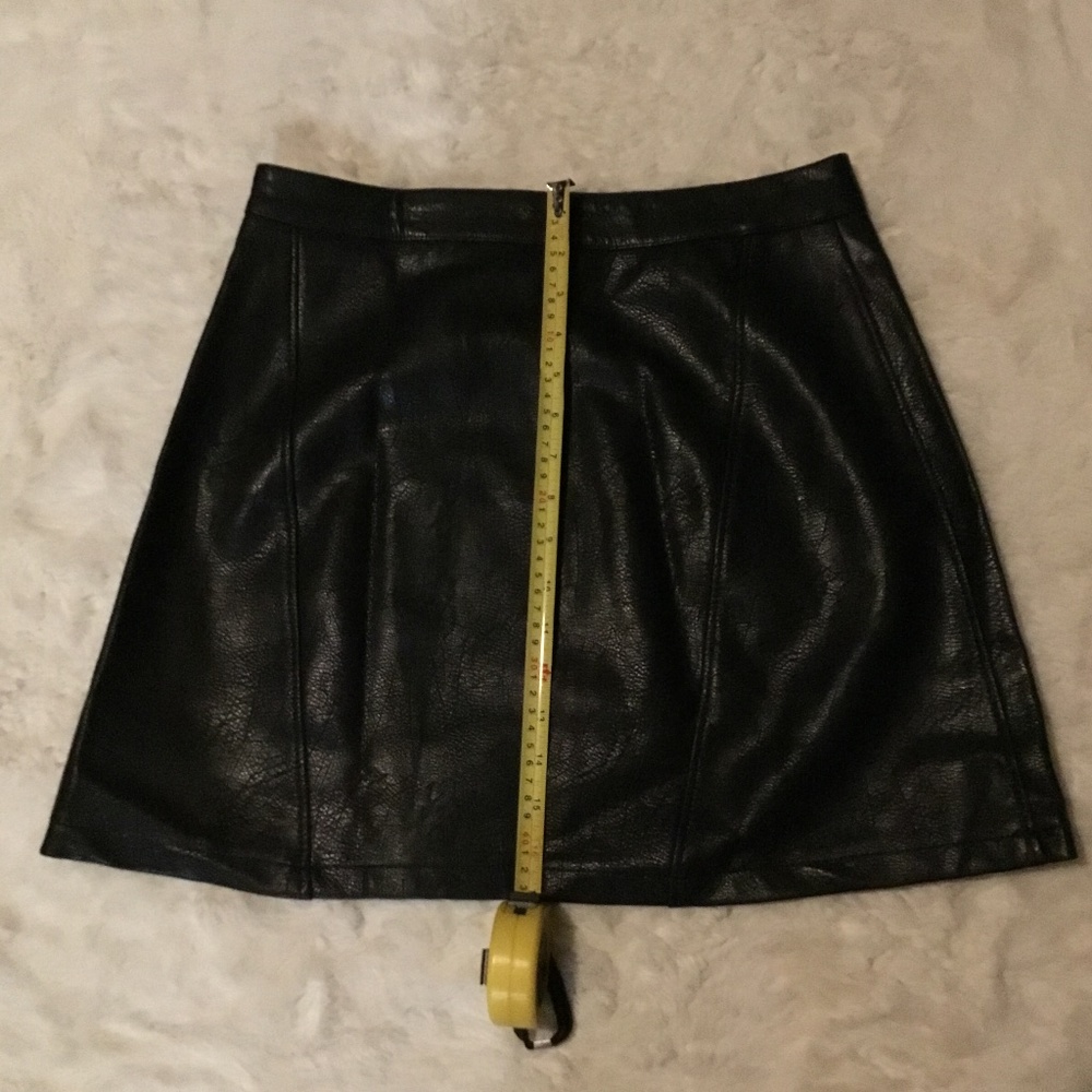 ZARA BASIC FAUX LEATHER SKIRT SZ :MEDIUM